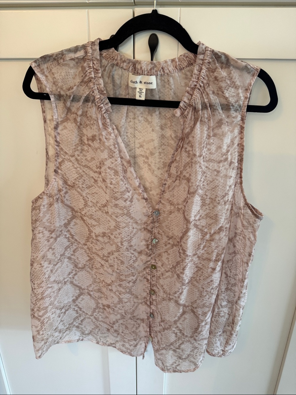 NWOT Anthropologie Cloth & Stone Sleeveless Button Front Snake Print Blouse
